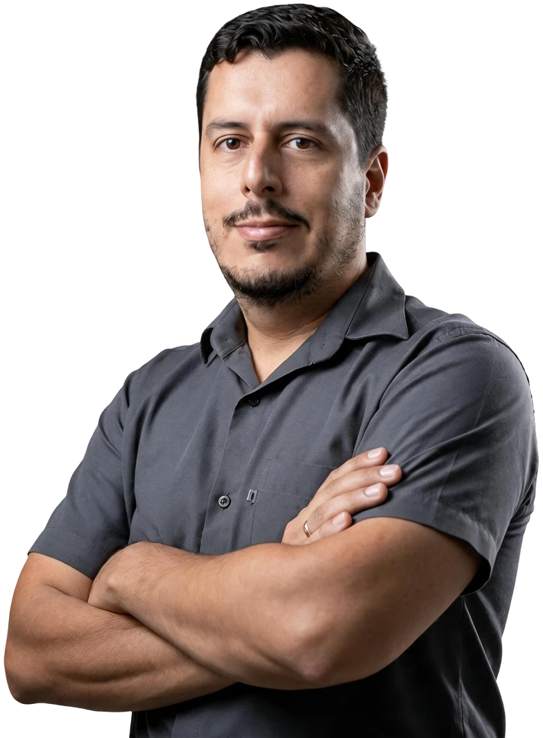 André Bittencourt, perito em acidentes de trânsito, de braços cruzados